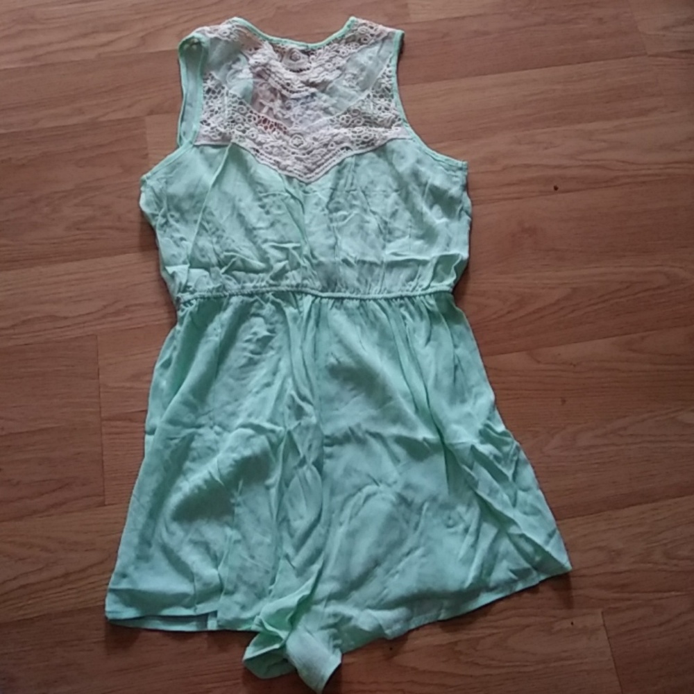 Cute romper! - Picture 2 of 2